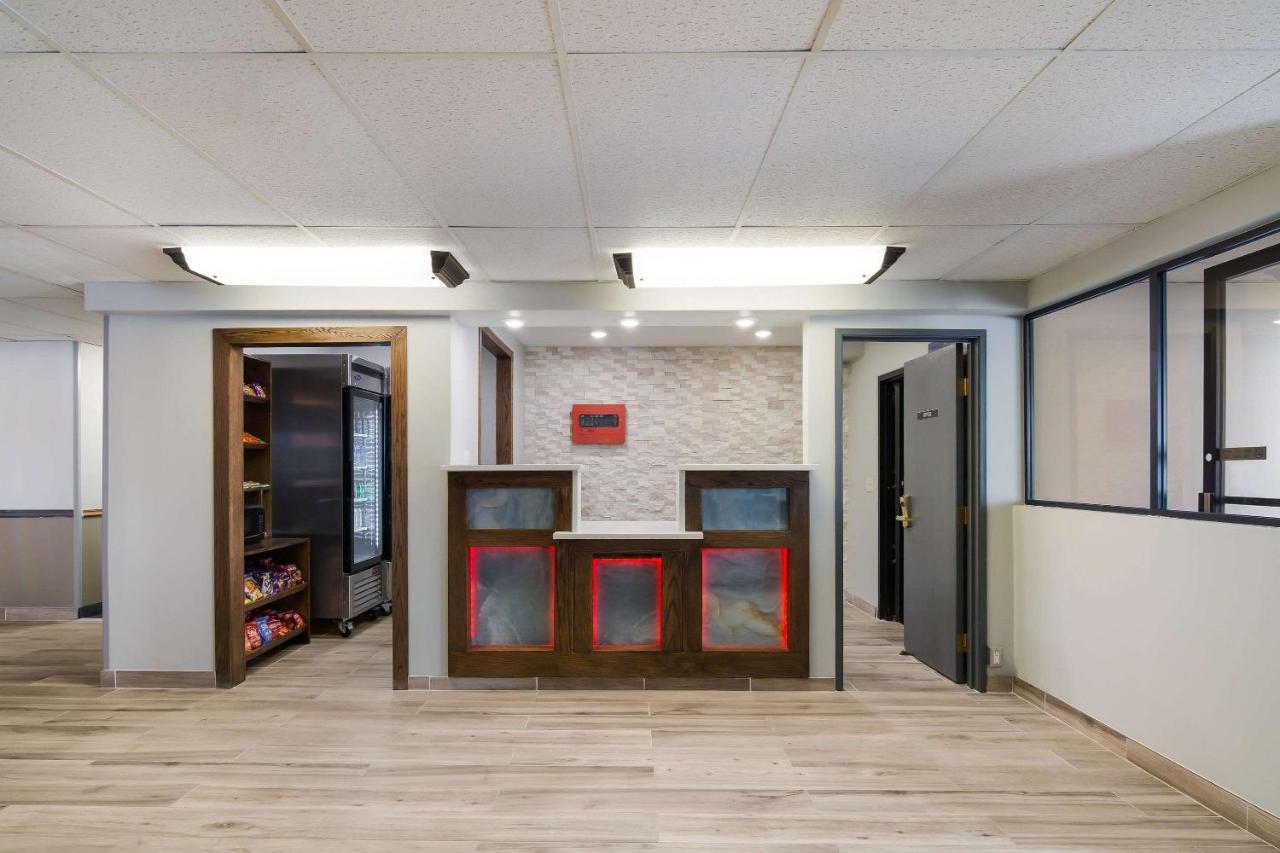 Econo Lodge Williston Exterior photo